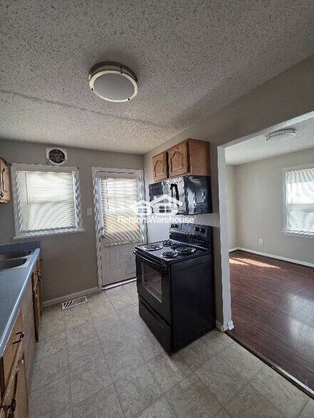 Building Photo - 415 Ames Pl