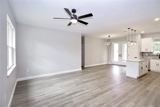 Building Photo - 4510 Boabadilla Ave