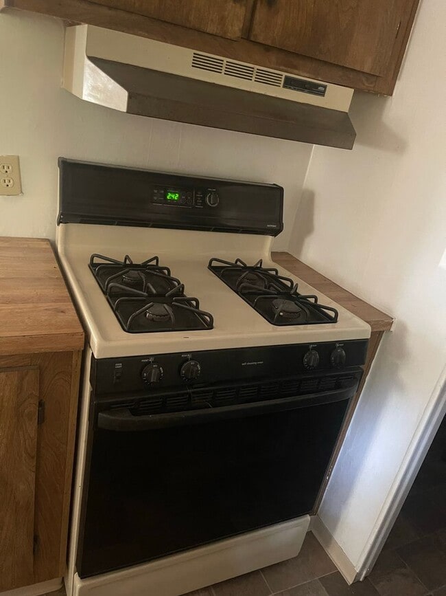 Building Photo - Upper Magalia Cute & clean 2 bed, 2 bath, storage shed, natural landscaping