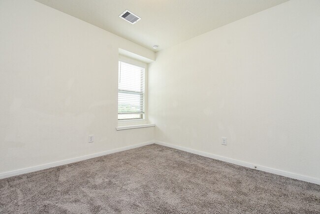 Building Photo - 15102 Darbydale Dr