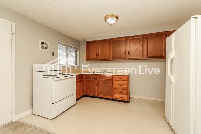 Building Photo - 2162 Burnside Dr