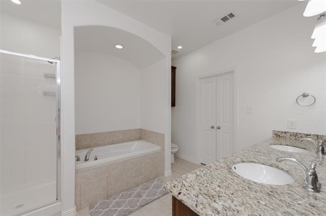 Building Photo - 313 Valley Dr