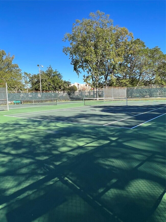 Building Photo - 1526 Whitehall Dr