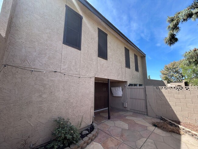 Building Photo - 4501 W Continental Dr