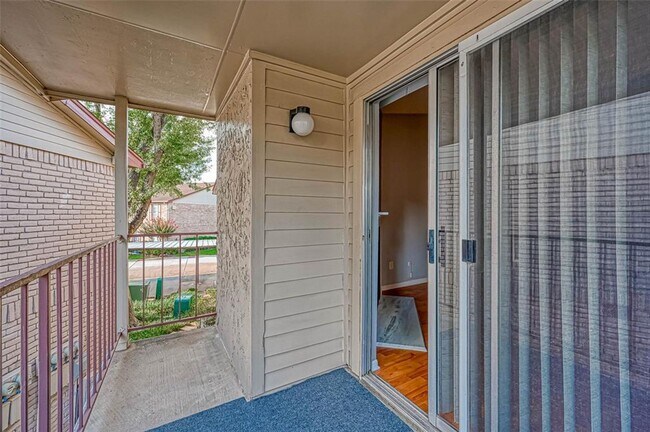 Building Photo - 2120 El Paseo St