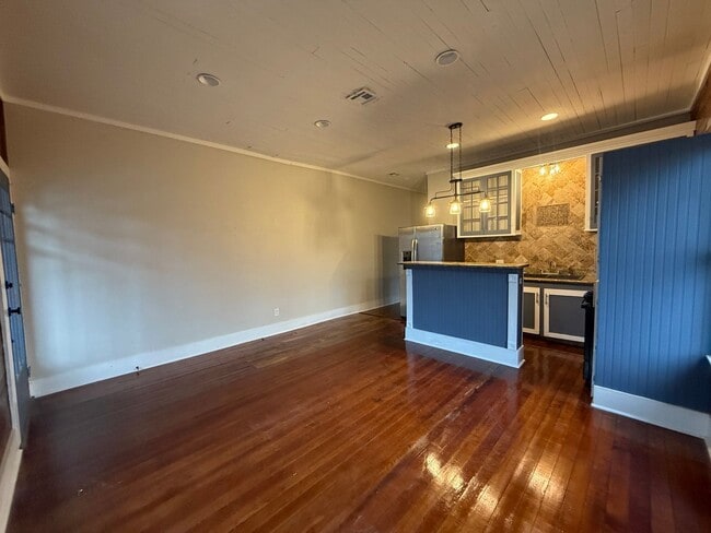 Building Photo - Home For Rent