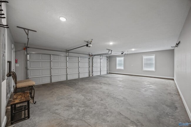 Building Photo - 17050 Stonegate Dr