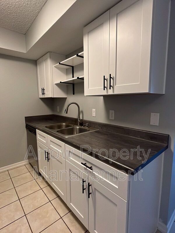 Building Photo - 3405 Holdrege St