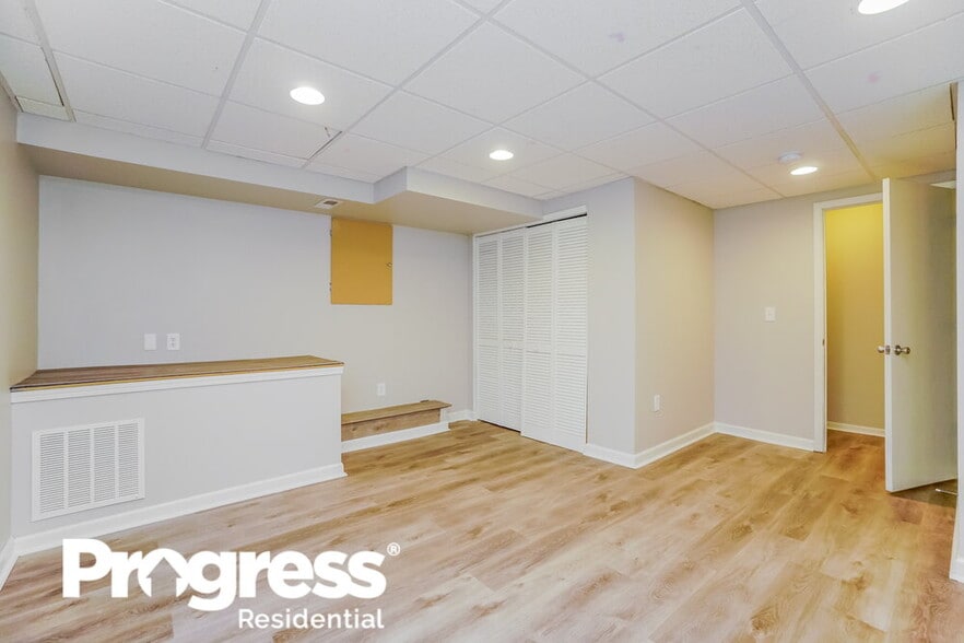 Building Photo - 3421 Brook Spring Dr