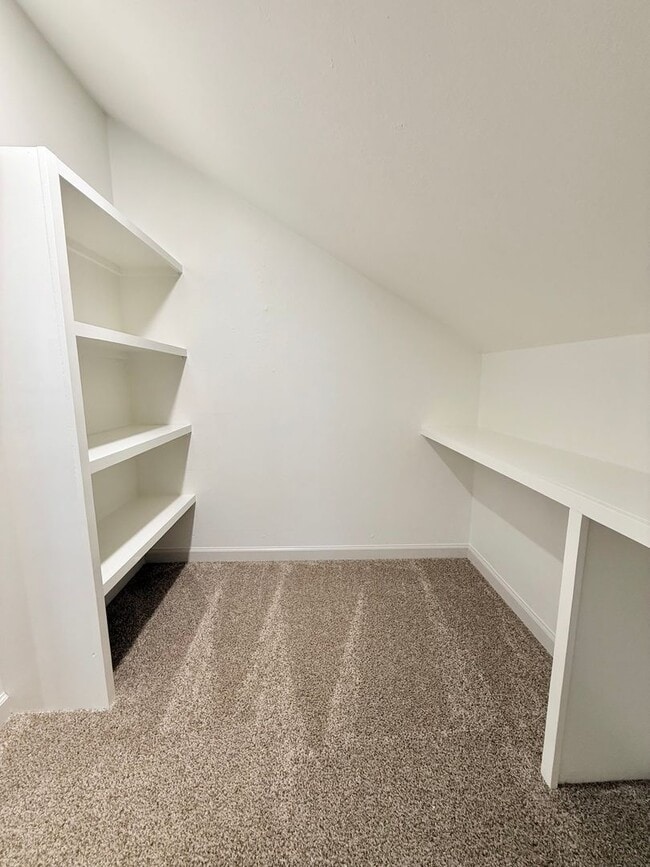 Building Photo - Quiet & Cute! Remodeled 1 Bed, 1 Bath Near...