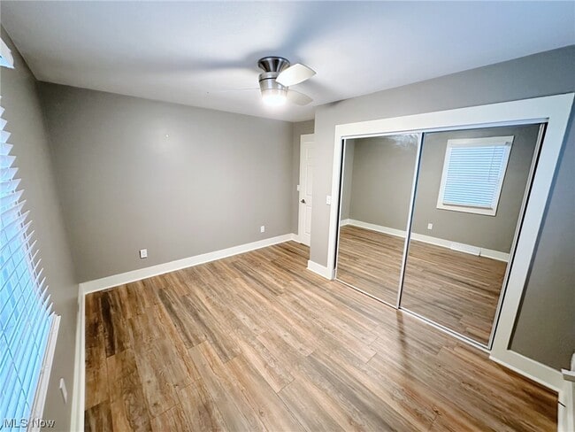 Building Photo - 7281 Meadowlawn Dr