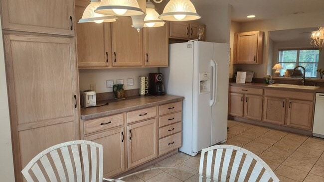 Building Photo - M916 Eastmont (VNSW-18/10)