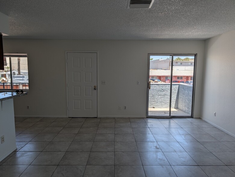 Building Photo - 841 Avenue A