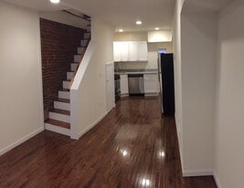 Building Photo - 321 S Madeira St