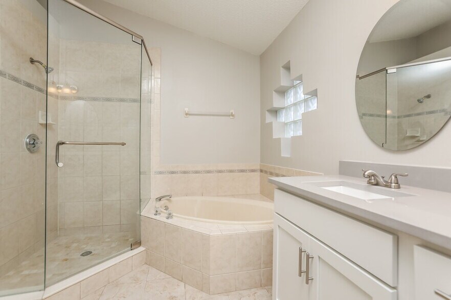 Building Photo - 1025 Henson Ct