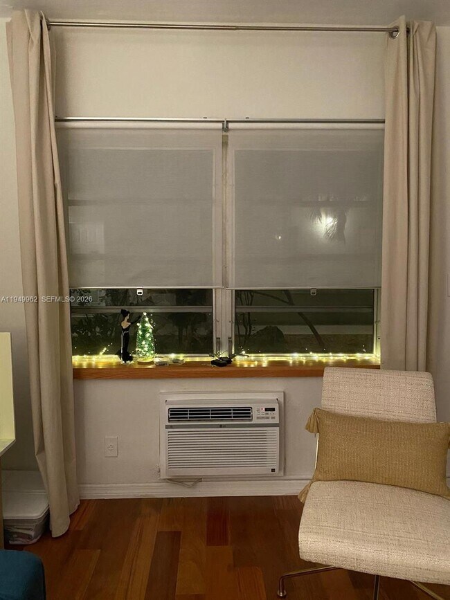 Building Photo - 101 Collins Ave