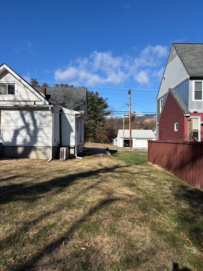 Building Photo - 14 W Carrollton Ave