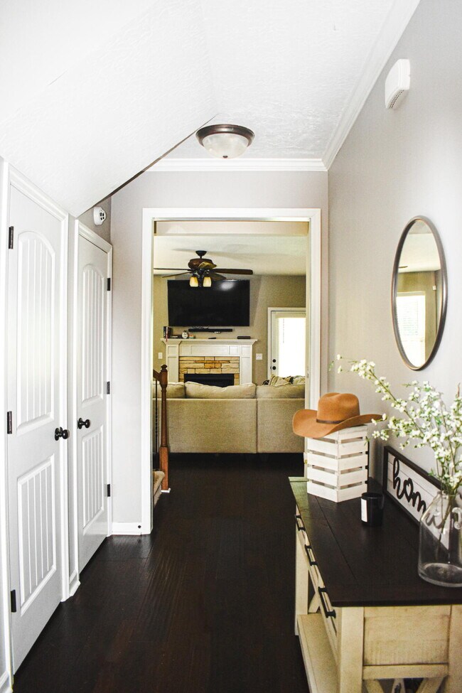 Building Photo - 3262 Alexandria Dr