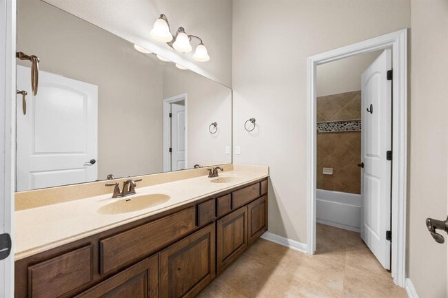 Building Photo - 14308 Senia Bend