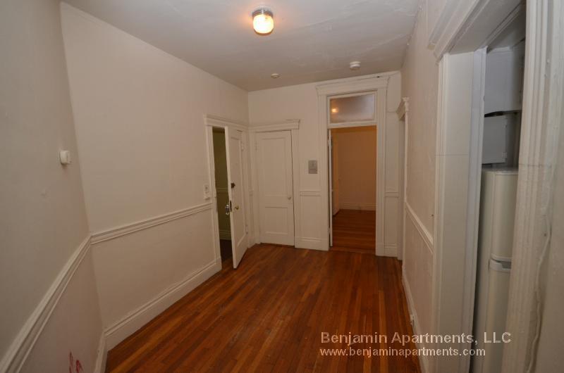 Building Photo - 1350 Comm.Ave. Unit 8