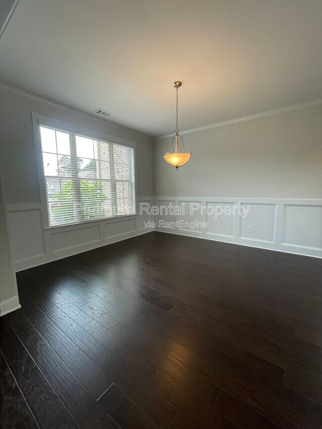 Building Photo - 1825 Dahlia Dr