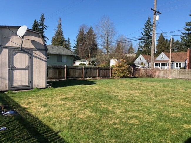 Building Photo - New 1 Bedroom 1 Bath Mother in law in Everett