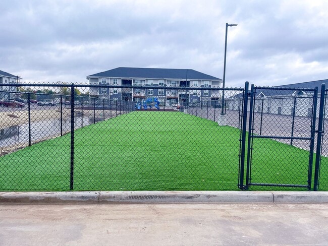 Building Photo - 1609 Doman Dr
