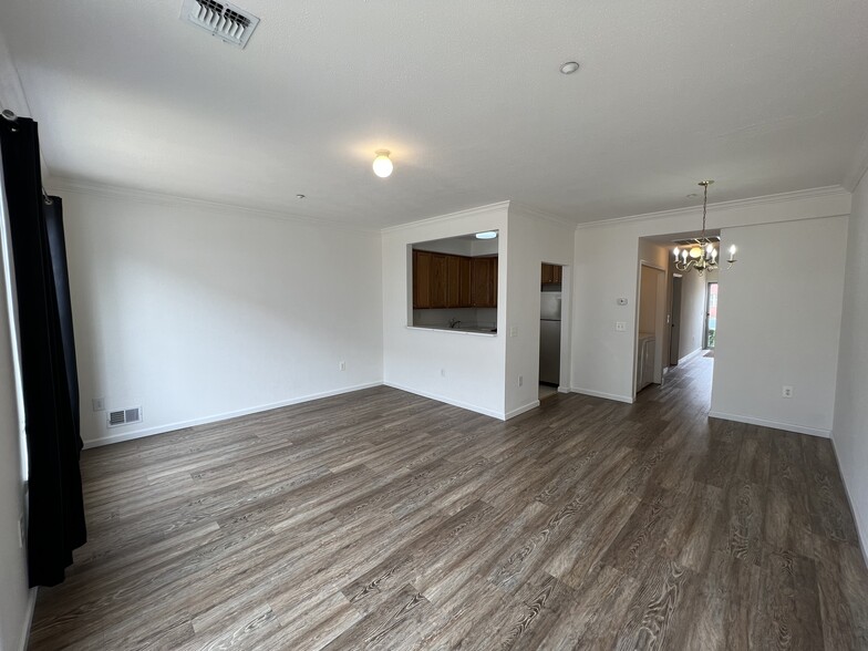 Building Photo - 143 Admiral Ln