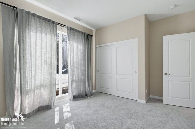 Building Photo - Beautifully Appointed 5Bdm 4Ba Home Located in San Marcos!