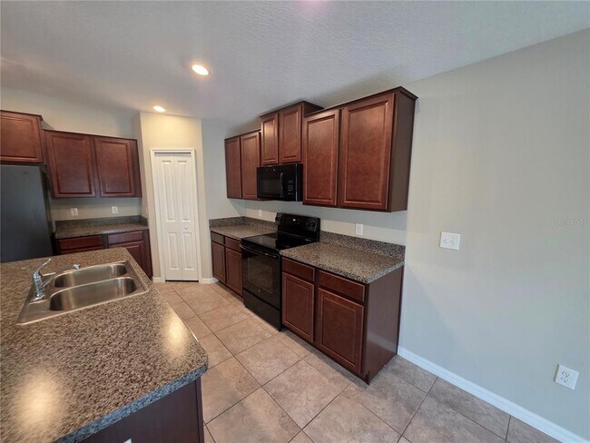 Building Photo - 1740 Broad Winged Hawk Dr