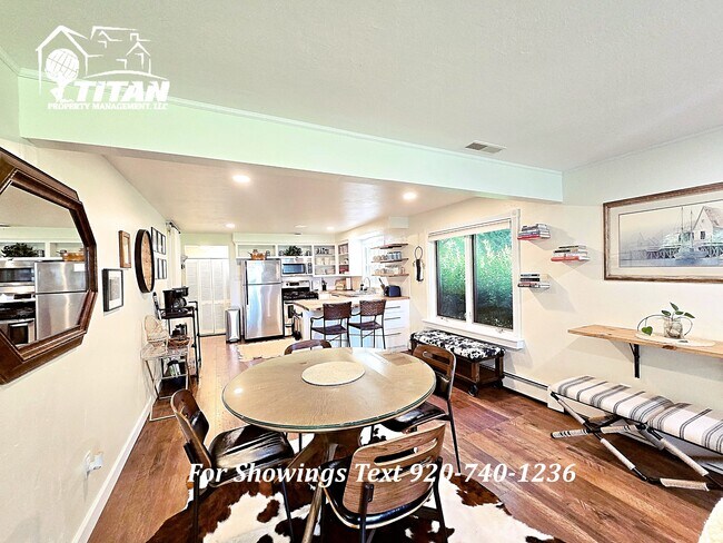 Building Photo - 2303 Lakeside Pl