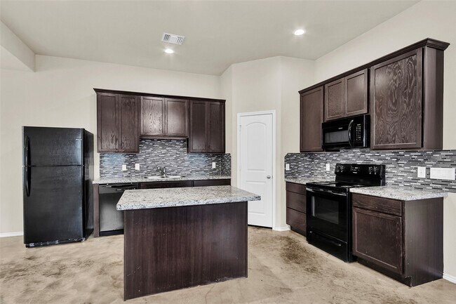 Building Photo - 15841 Beechnut Dr
