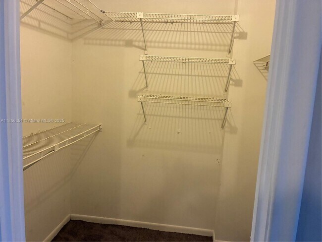 Building Photo - 609 NE 14th Ave