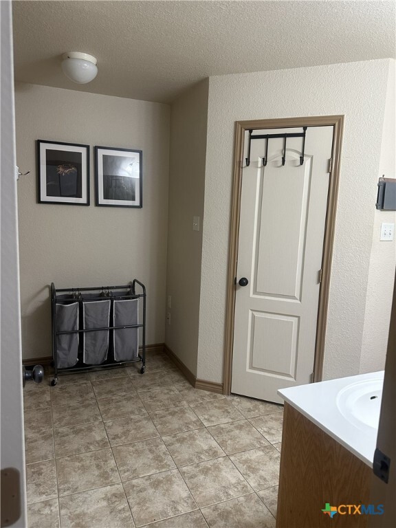 Building Photo - 2501 Joseph Dr