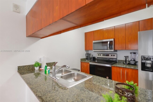 Building Photo - 1200 Brickell Bay Dr