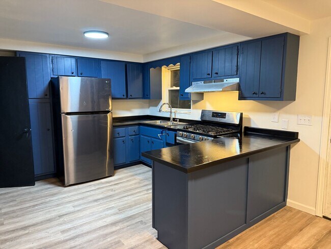 Building Photo - 803 7th St