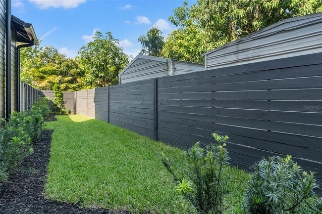 Building Photo - 807 W Park Ave