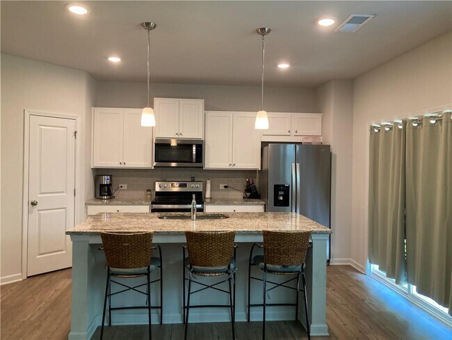 Building Photo - 667 Summerwood Ln