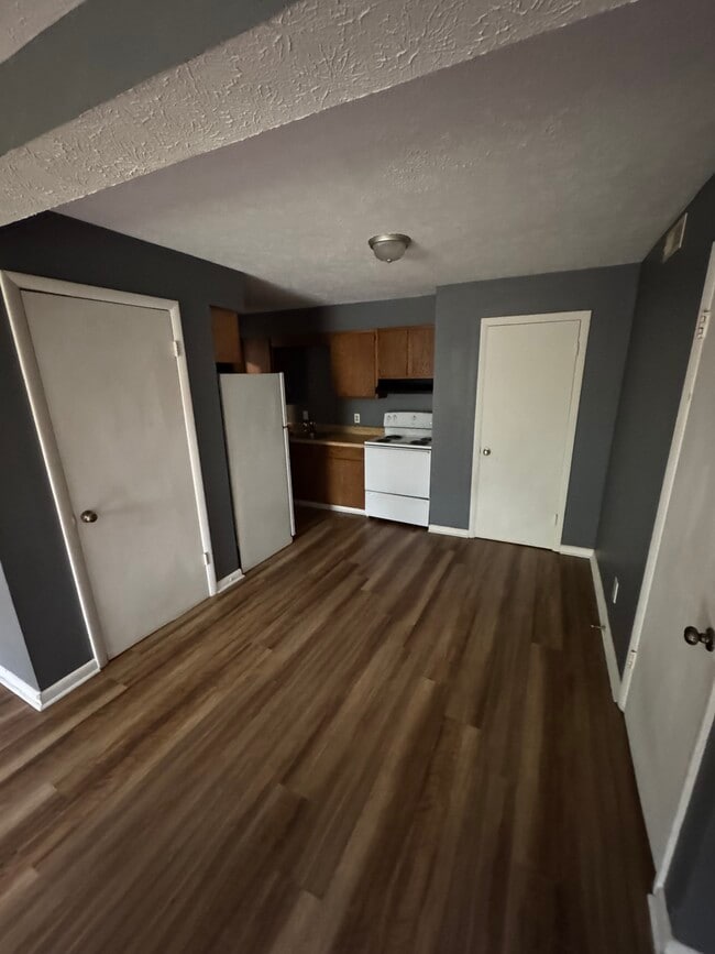 Building Photo - Lock Six Landing