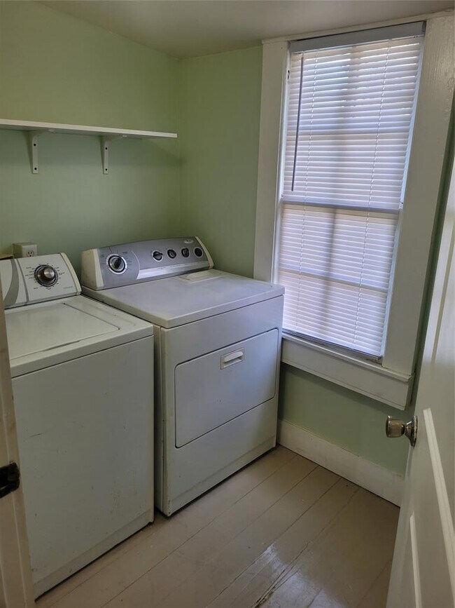 Building Photo - 403 Fawcett St