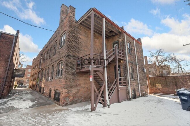 Building Photo - 2773 Hampshire-Unit 3