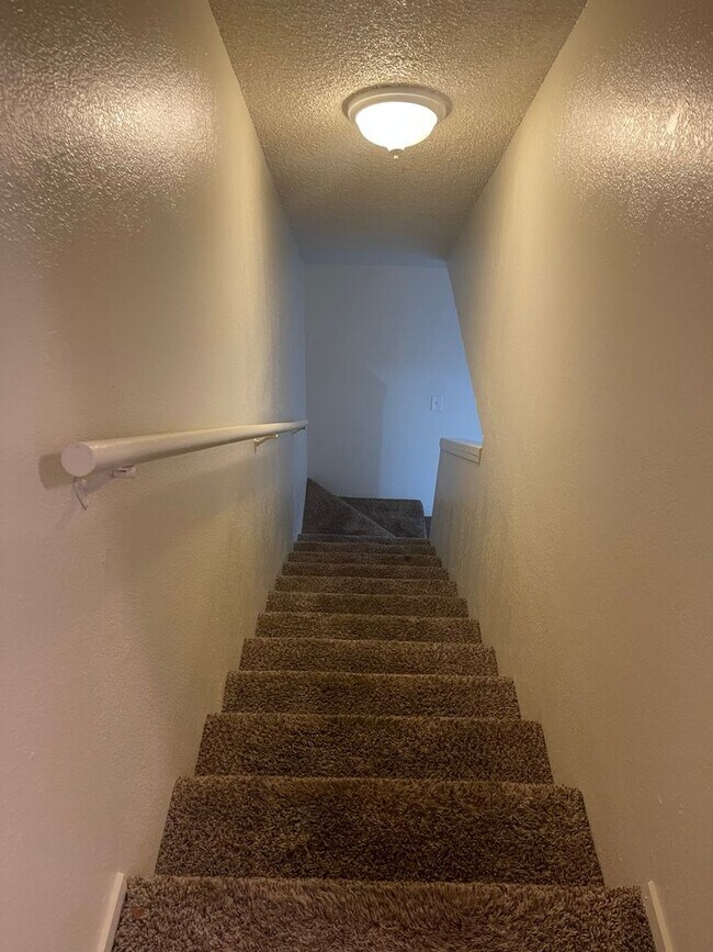 Building Photo - 2-Bedroom, 1.5-Bathroom Townhouse for Rent – $500 off 1st Month Rent