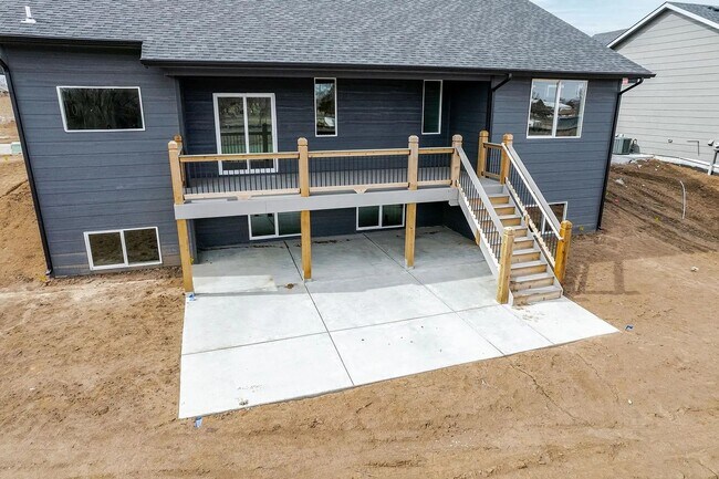 Building Photo - Single family home in Goddard Kansas. This home features 2 bedrooms, 2 bathrooms and a three car ...