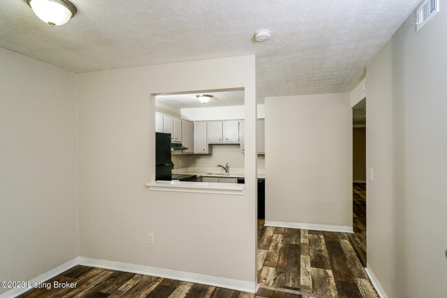 Building Photo - 2913 Dumesnil St