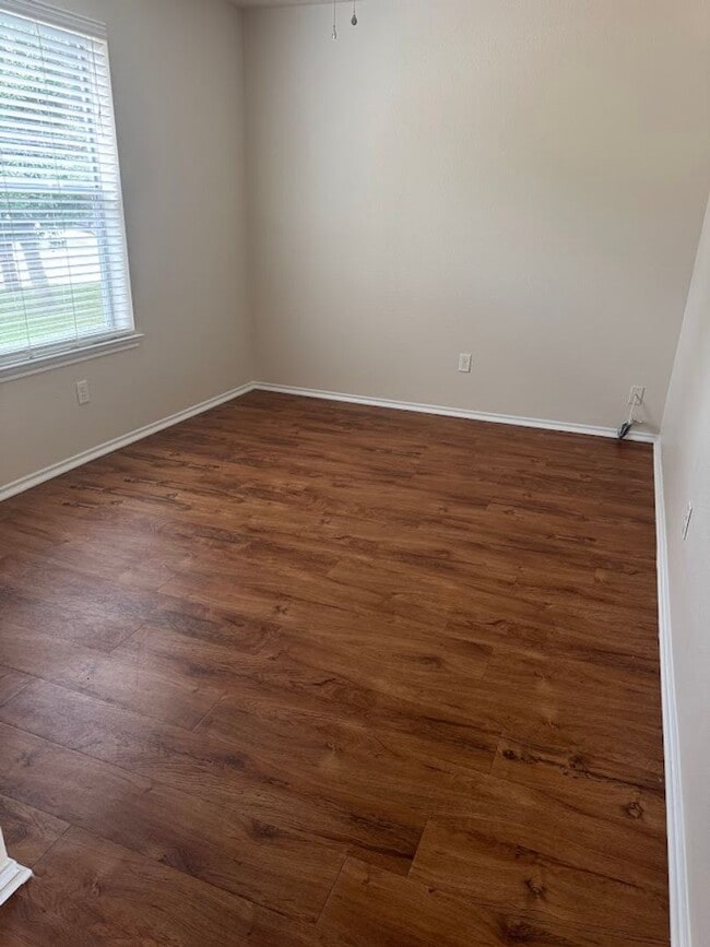 Building Photo - GREAT HOME! GREAT LOCATION