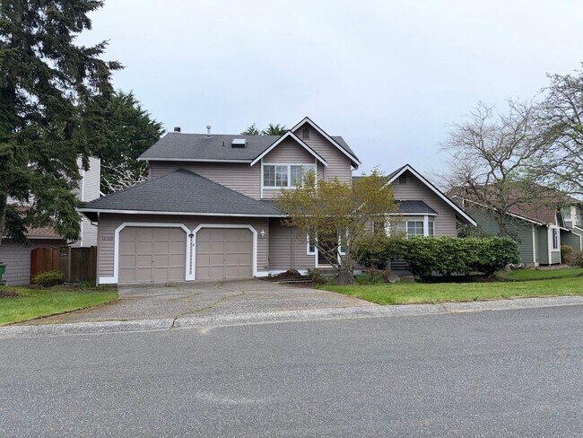 Building Photo - Saratoga Reach Beauty: Updated 4BR Home with Deck, Fireplace & Prime Mukilteo Location