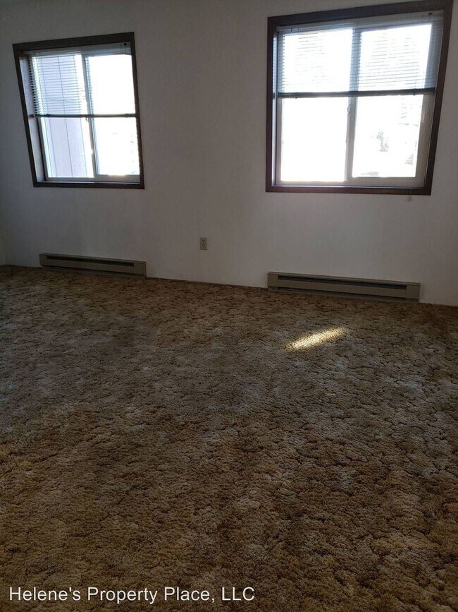 Building Photo - 145-155 NW Larry St