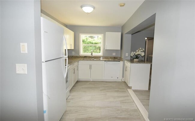 Building Photo - 976 SW 34th Terrace