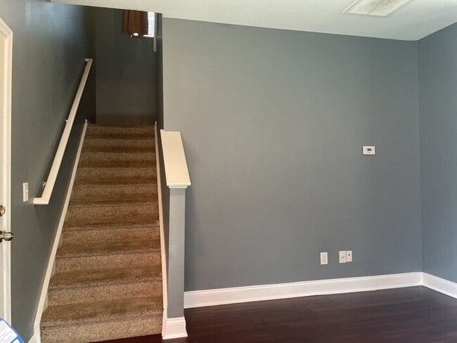 Building Photo - 8806 Shadowglen Dr