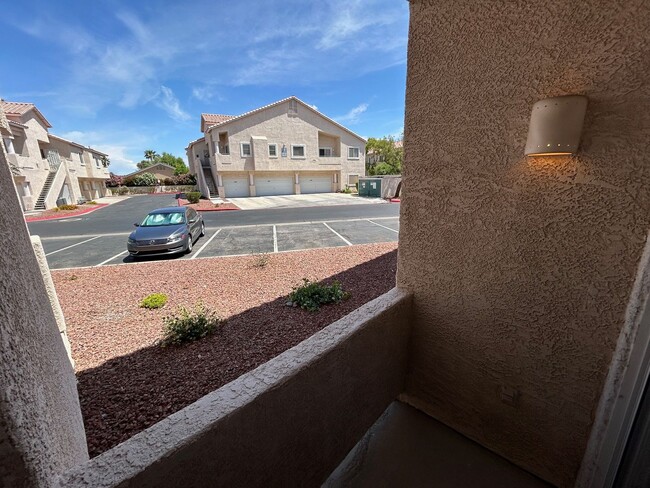 Building Photo - BEAUTIFULLY MAINTAINED 2 BEDROOM, 2 BATH C...